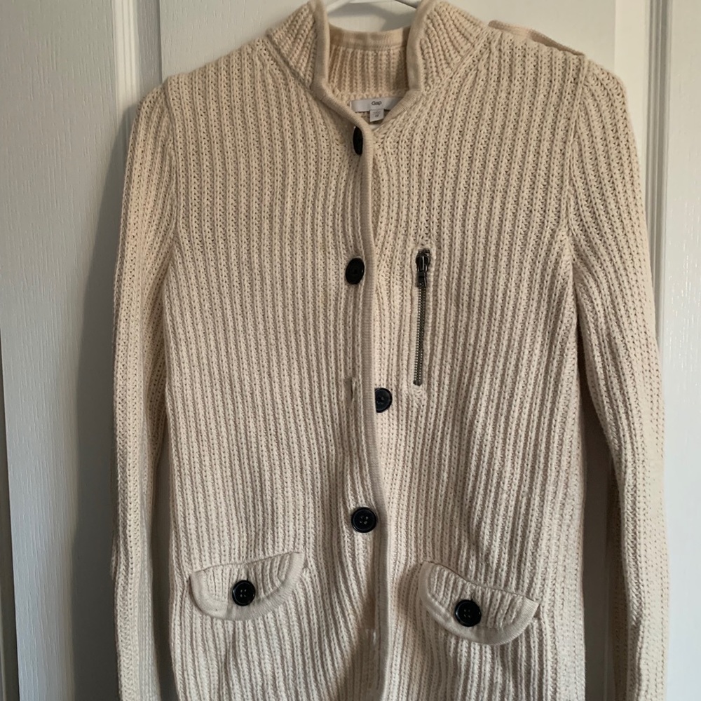 Gap sweater
